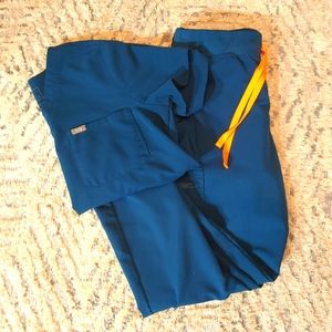 Figs carribean blue catarina top and zamora joggers